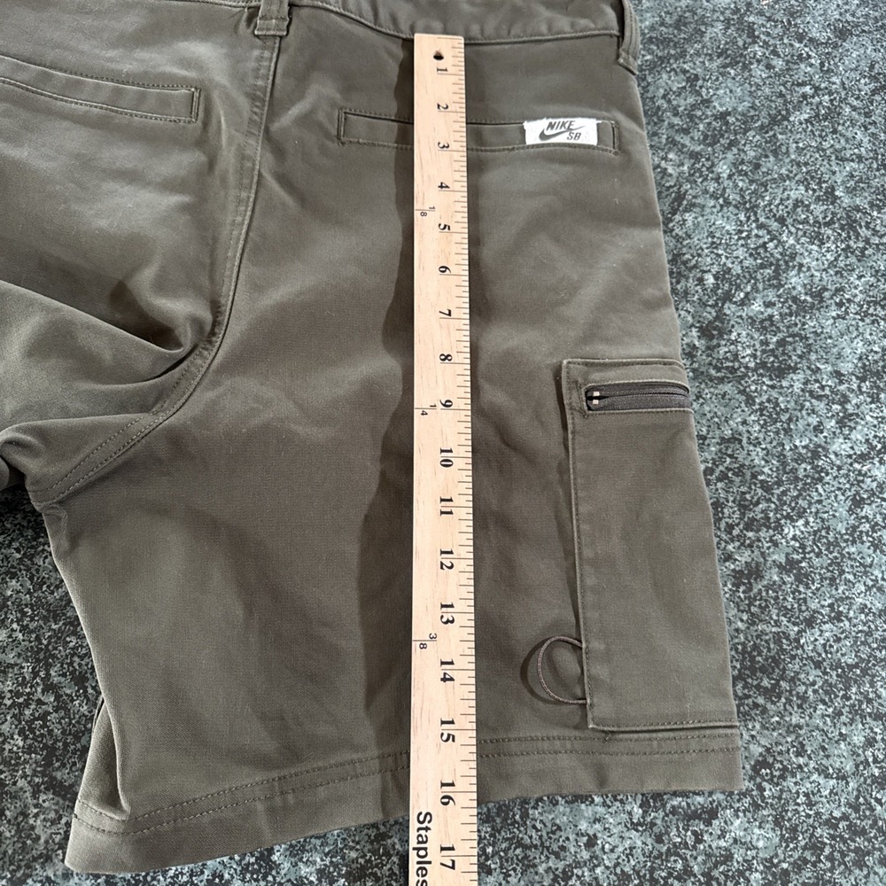 Nike SB Shorts Mens Size 34 Cargo Chino Army Green 'DH2939-325' Pockets EUC - Picture 9 of 13